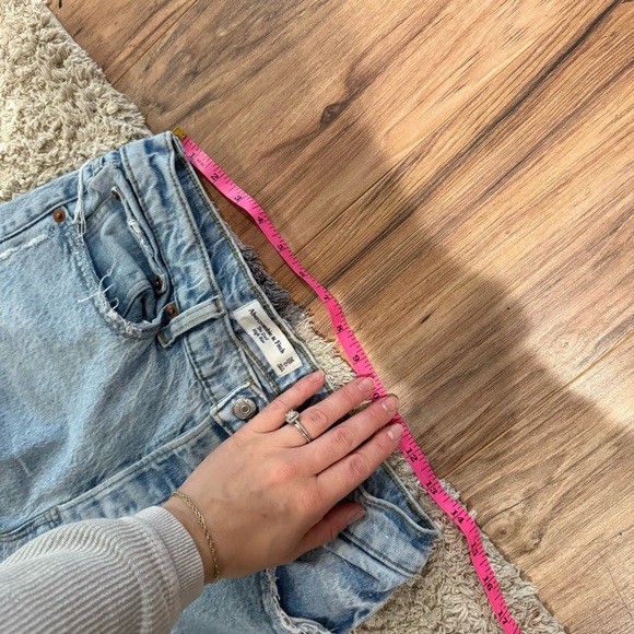 Abercrombie & Fitch High Rise Dad Jean - Picture 6 of 6